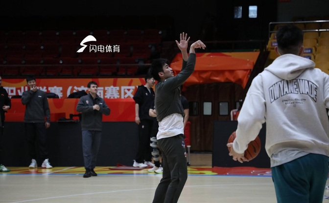 半岛体育电竞-包含球队密集训练备战季后赛，为CBA联赛增光的词条