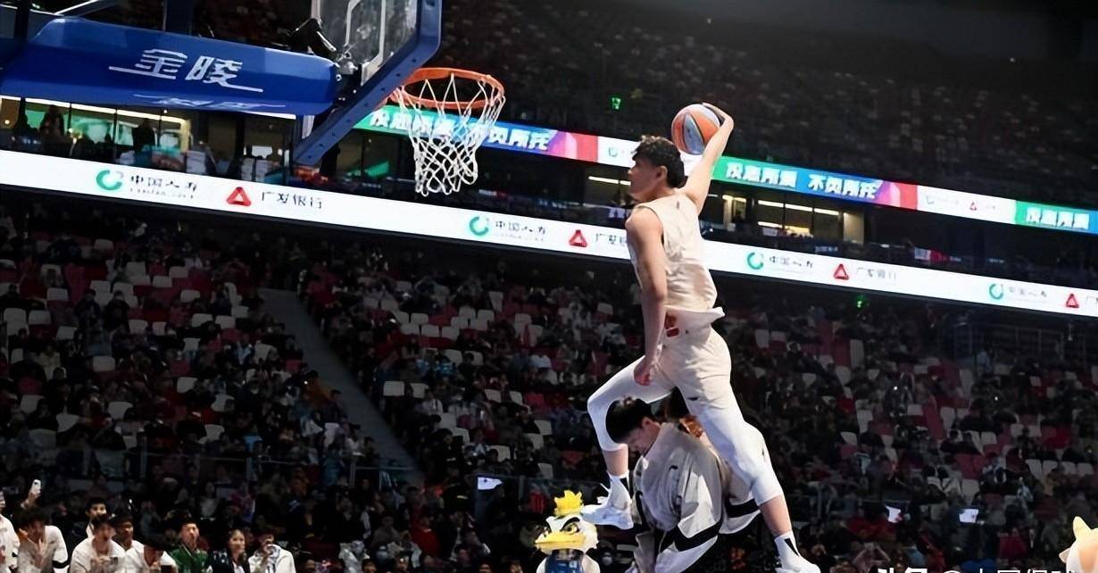 全明星比赛场景热血激昂,球员逐梦不忘初心的简单介绍 全明星比赛场景热血激昂,球员逐梦不忘初心的简单介绍