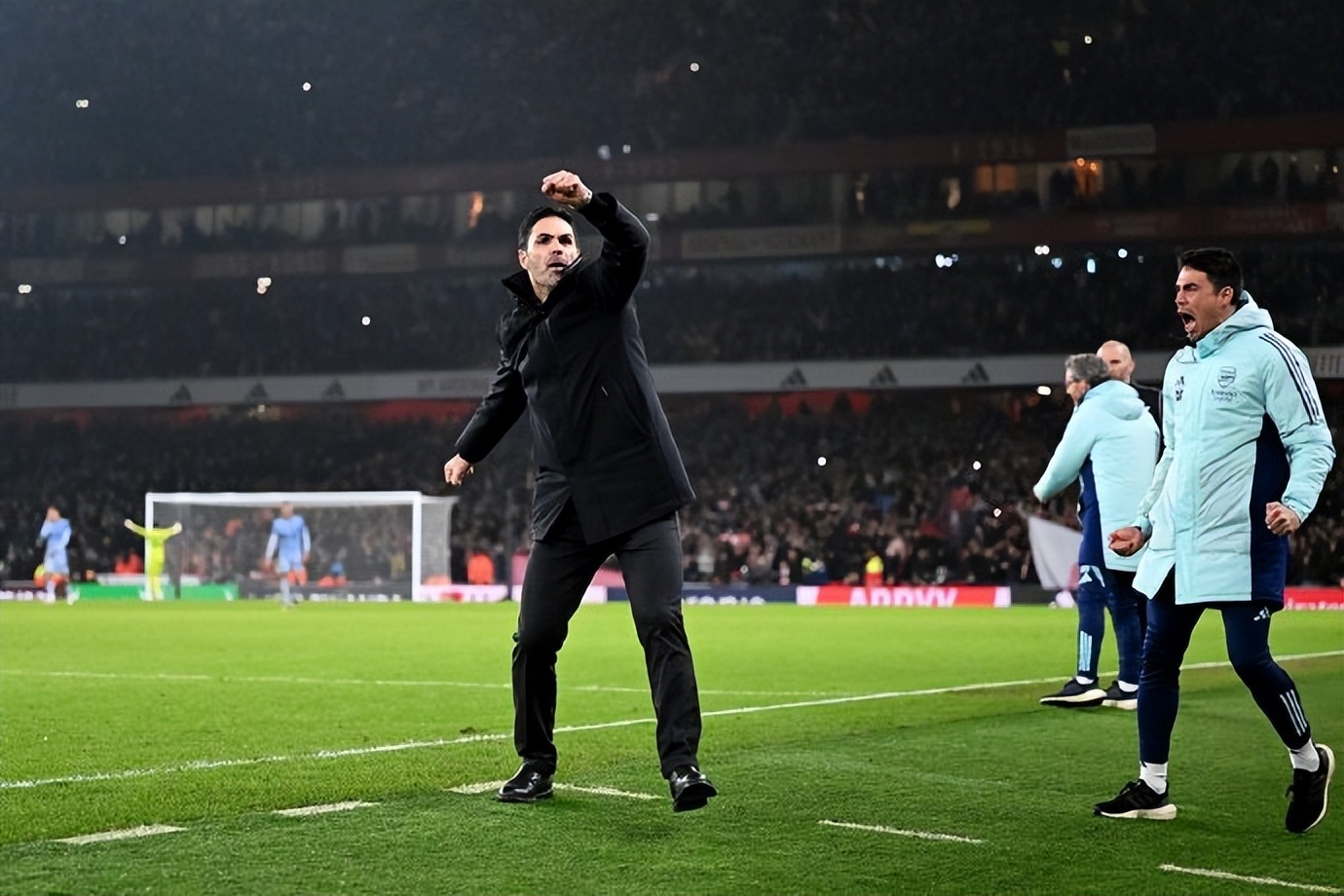 半岛体育投注-阿森纳队长领衔进攻，一步凌空助球队夺冠的简单介绍