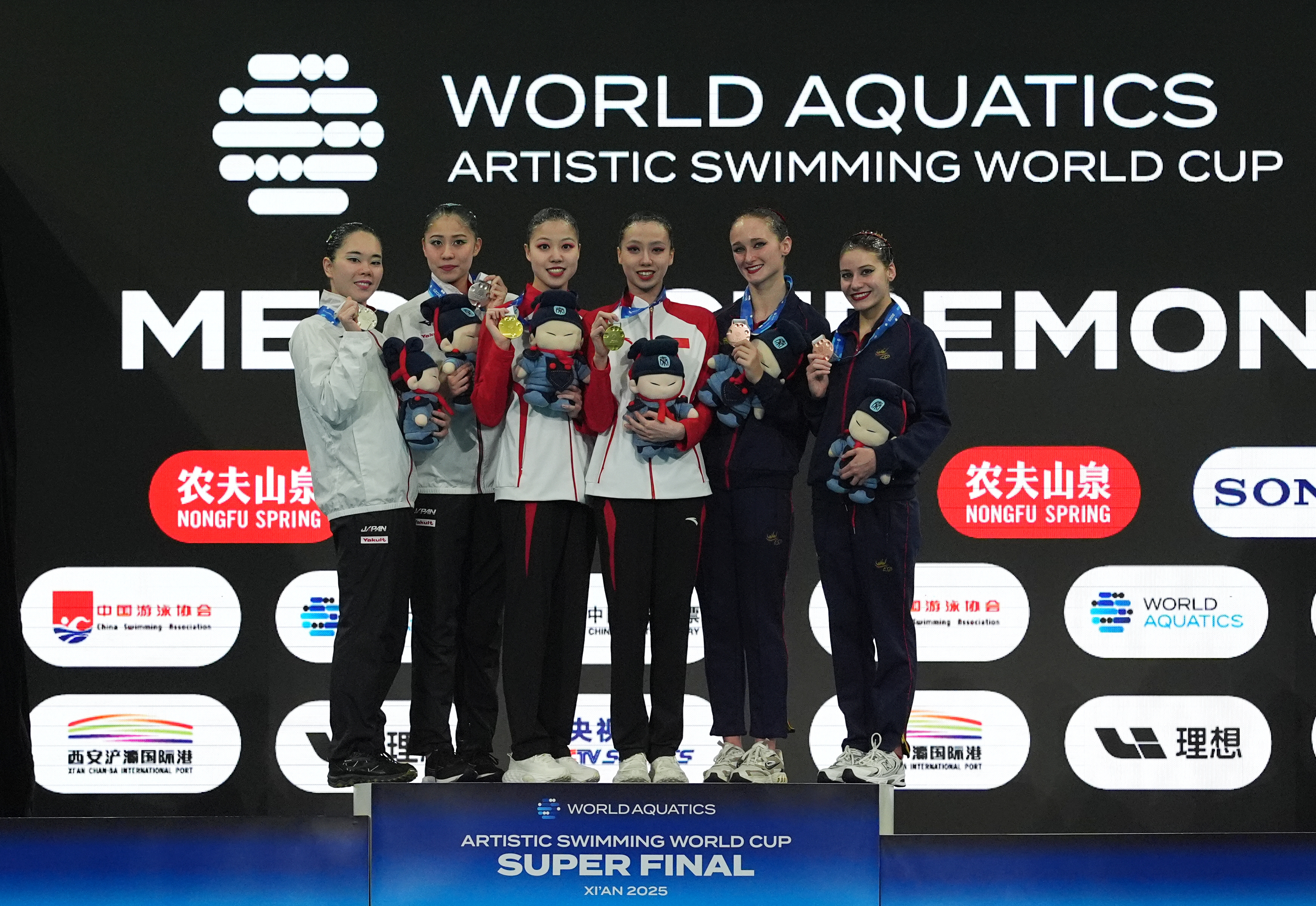 包含花样游泳选手表现出色,双人表演精湛夺得金牌的词条 包含花样游泳选手表现出色,双人表演精湛夺得金牌的词条