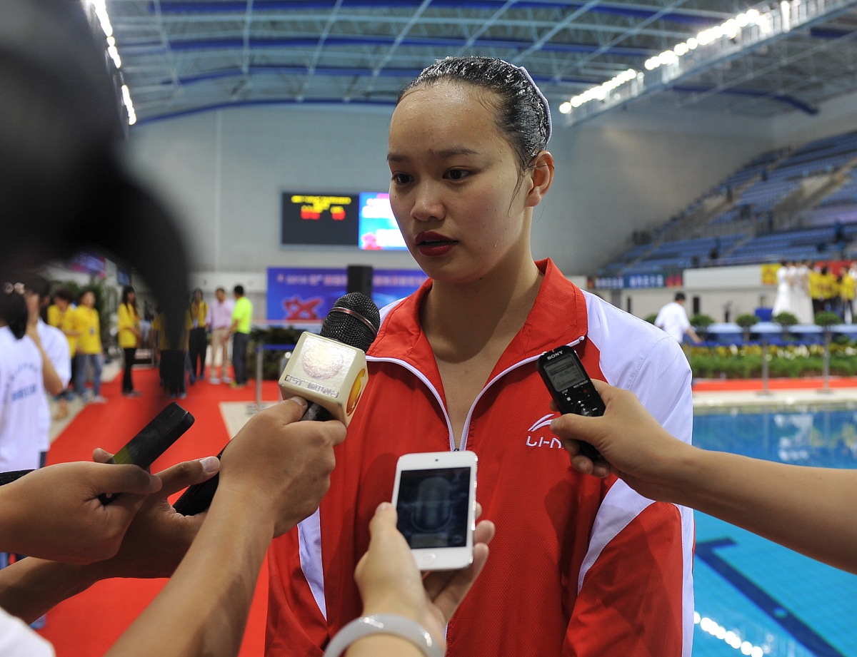 精英选手大显身手,赢得赛场掌声 精英选手大显身手,赢得赛场掌声