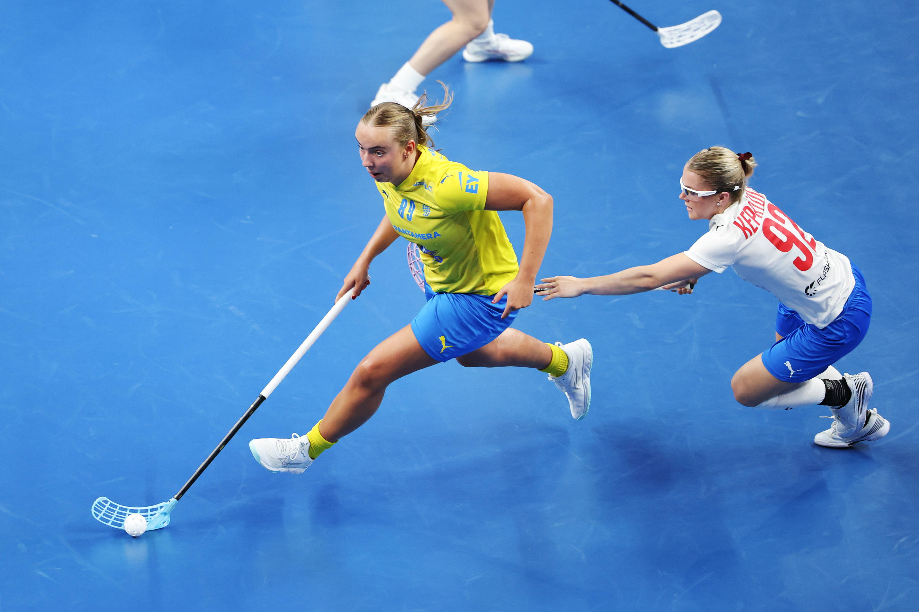 捷克队在曲棍球比赛中完胜对手