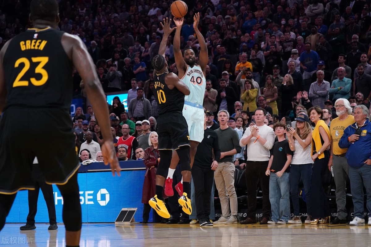 半岛体育官方-巴恩斯利主场逆转，取得胜利的简单介绍