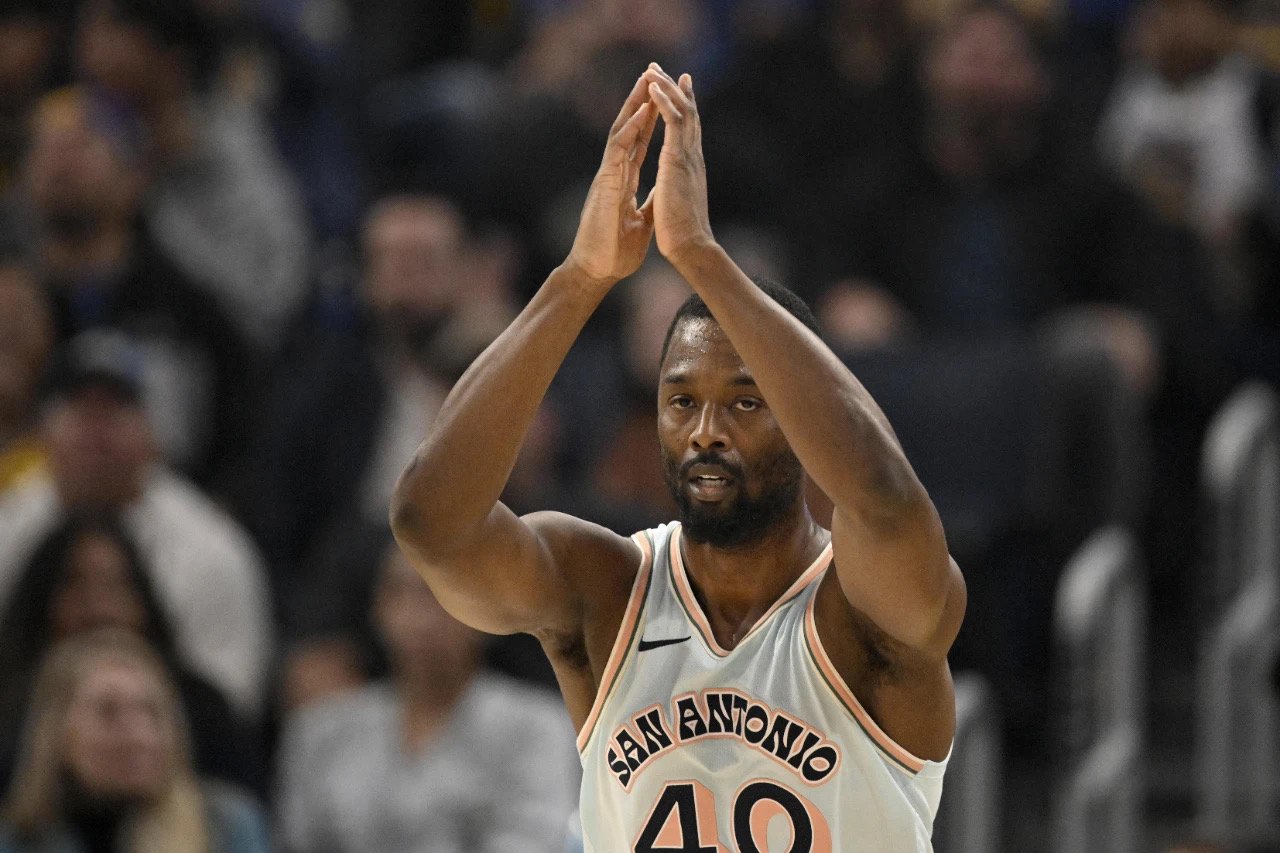 巴恩斯利主场逆转,取得胜利的简单介绍 巴恩斯利主场逆转,取得胜利的简单介绍