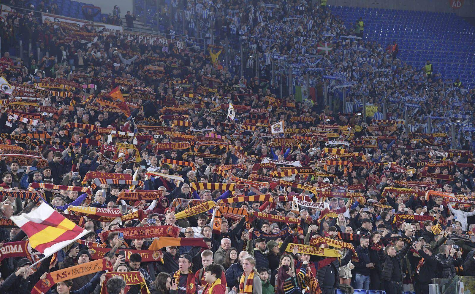 半岛体育竞技-足球比赛看点纷呈，球迷热情高涨