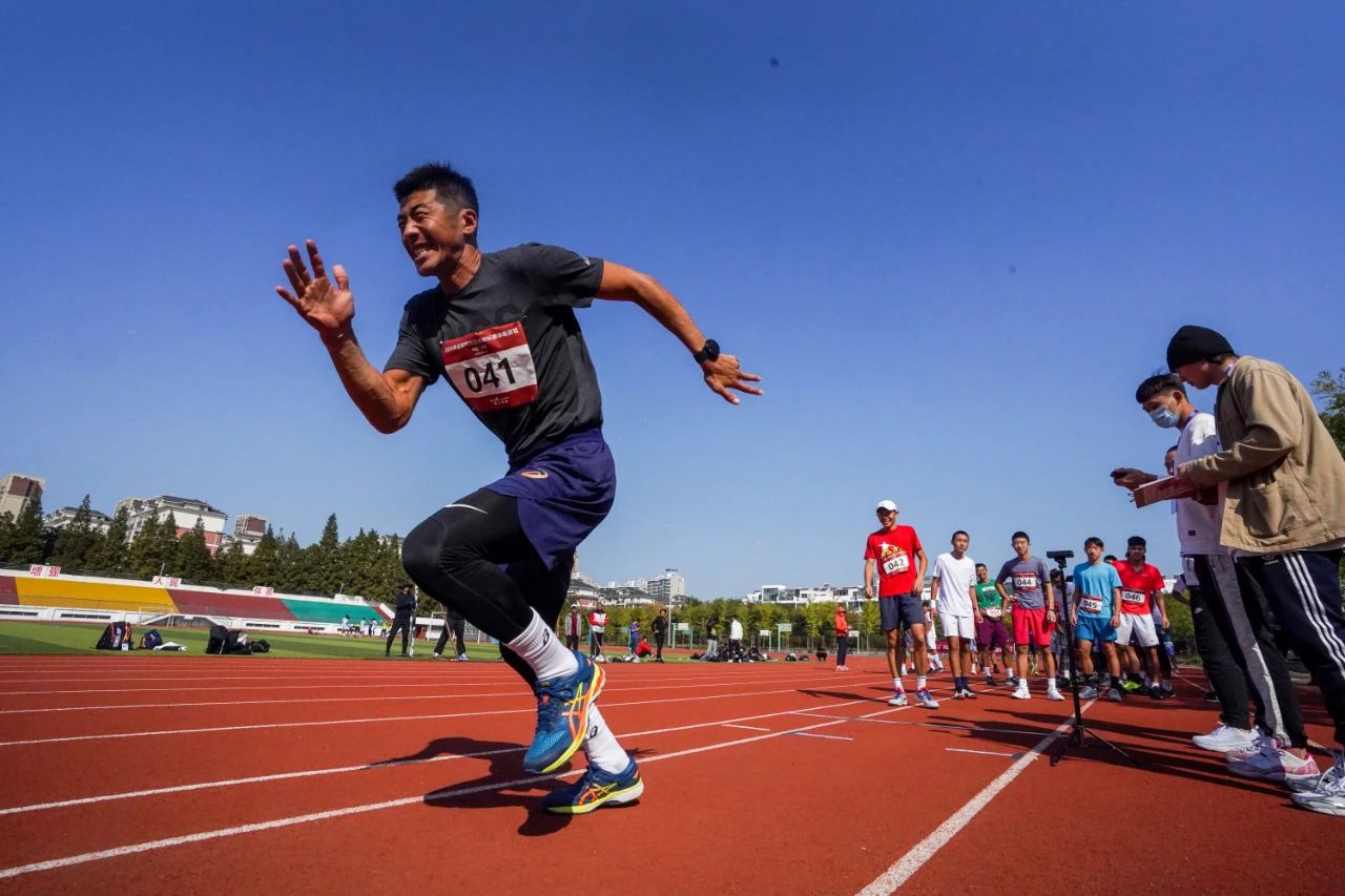 半岛体育培训-网球赛场热火朝天，谁是最终胜利者