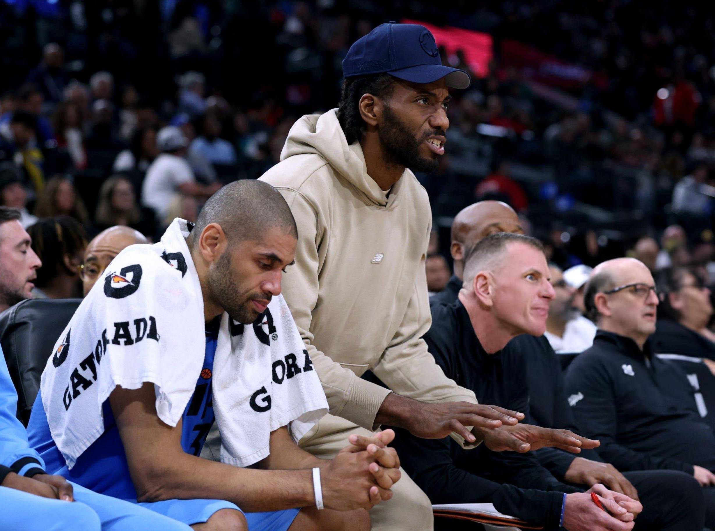 快船负于马刺,终结四连胜 快船负于马刺,终结四连胜